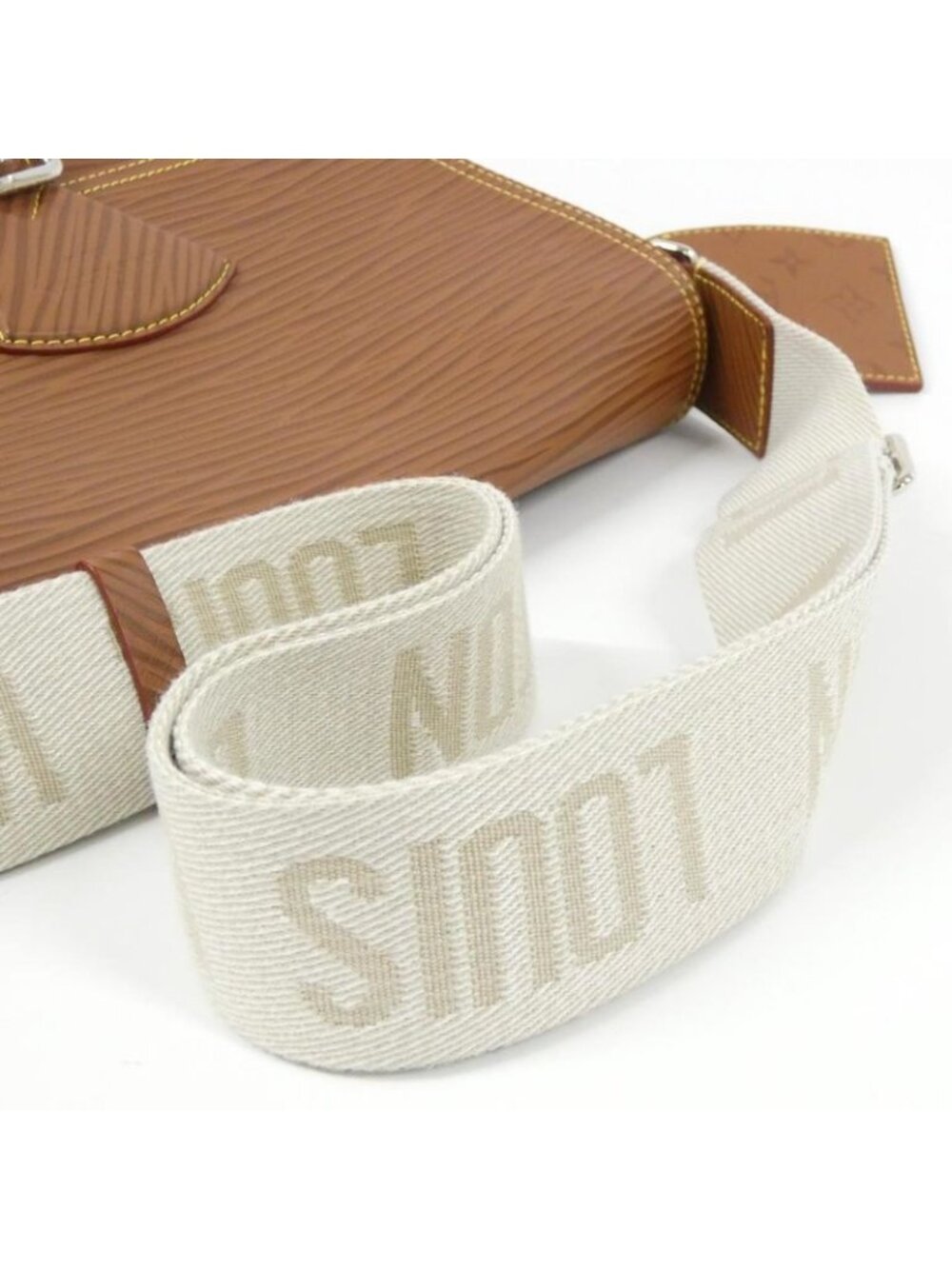 Louis Vuitton Epi XL Montsouris Shoulder Bag - Picture 5 of 8